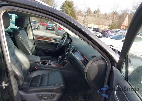 2014 Volkswagen Touareg 3.6L Lux z USA, uszkodzony, nr VIN WVGEF9BP9ED014722